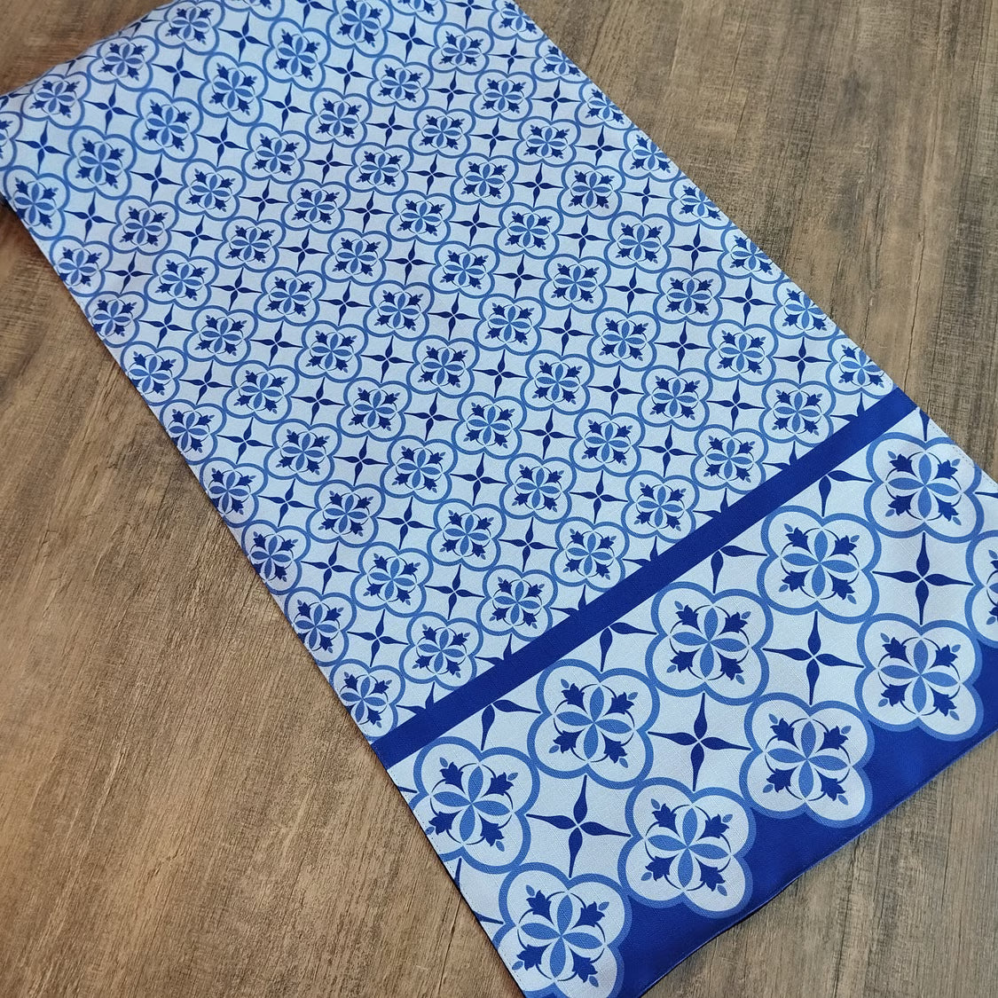 Blue tiles - Table runner