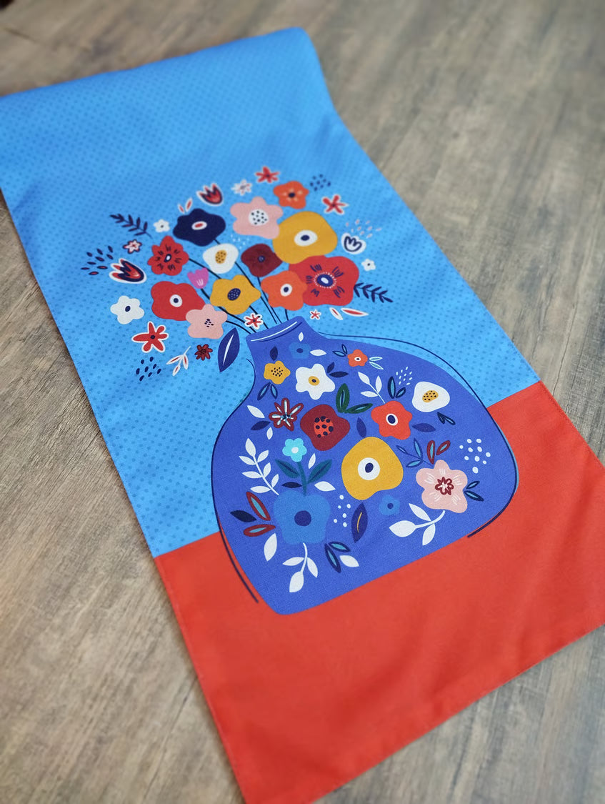 Blue flower vase - Table runner