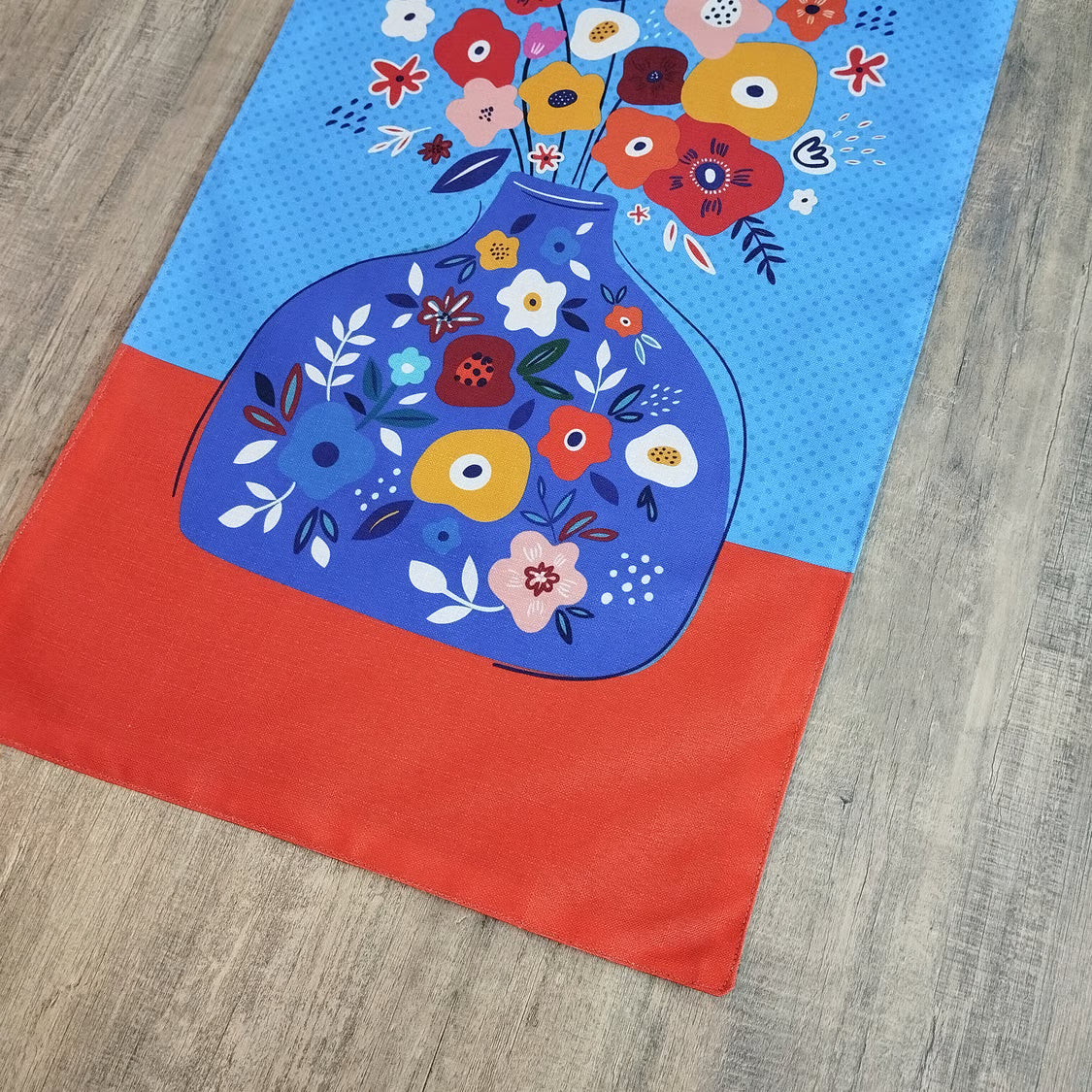 Blue flower vase - Table runner