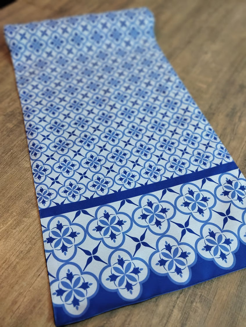 Blue tiles - Table runner