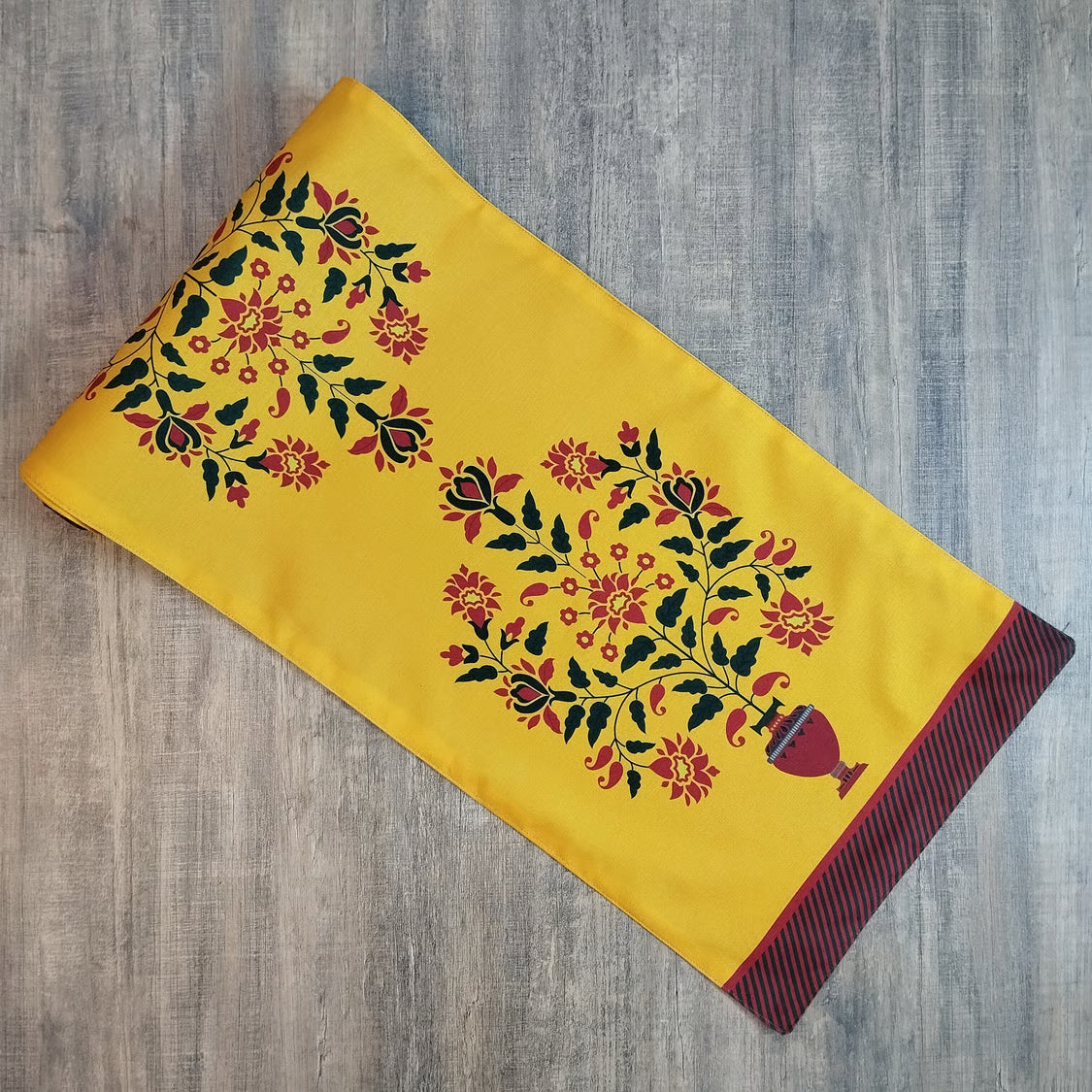 Guldaan - Table runner